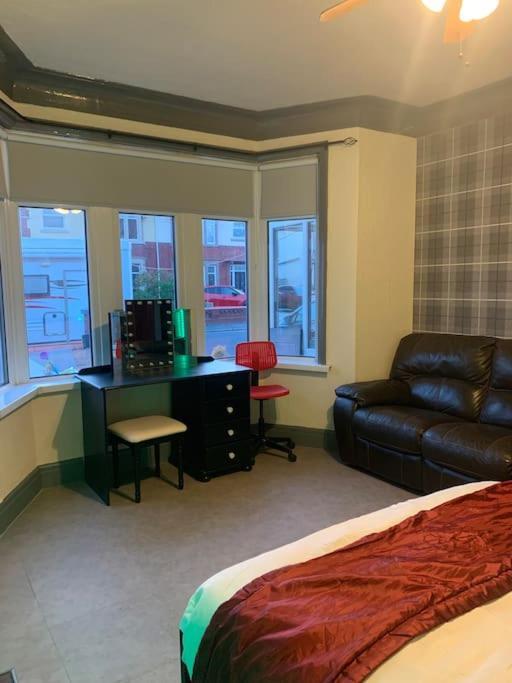 Family Holiday Home Blackpool Esterno foto